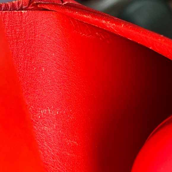 Louis Vuitton LV Red Vernis Kisslock Compact Wallet - Picture 6 of 7